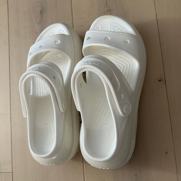 CROCS Unisex Classic Mega Crush Platform WHITE Platform Sandals Size: M4/W6 - Picture 7 of 16